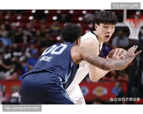 杨瀚森上场冷到骨子里，下了场像富豪度假相册，怎么看都有点格格不入